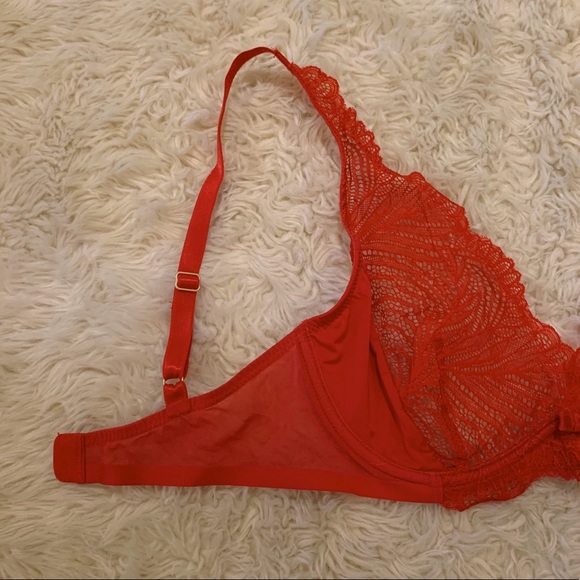 lacy red Triumph bra 🌹 - Picture 6 of 9